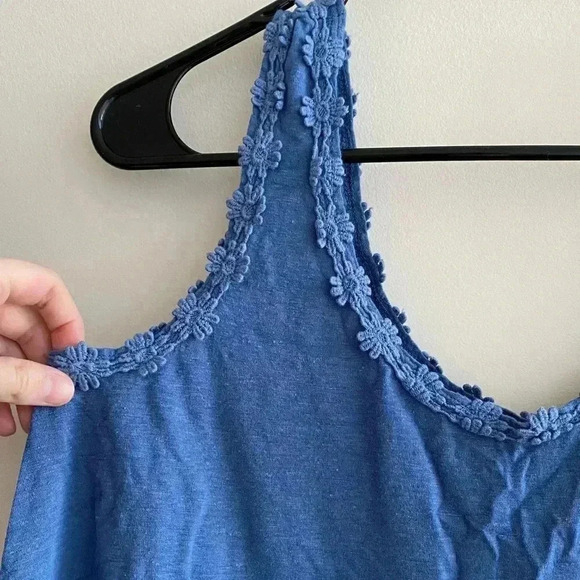 Forever 21 Blue Crotchet Flower Crop Top for Spring, Size Medium, Cropped Tank - Picture 3 of 9
